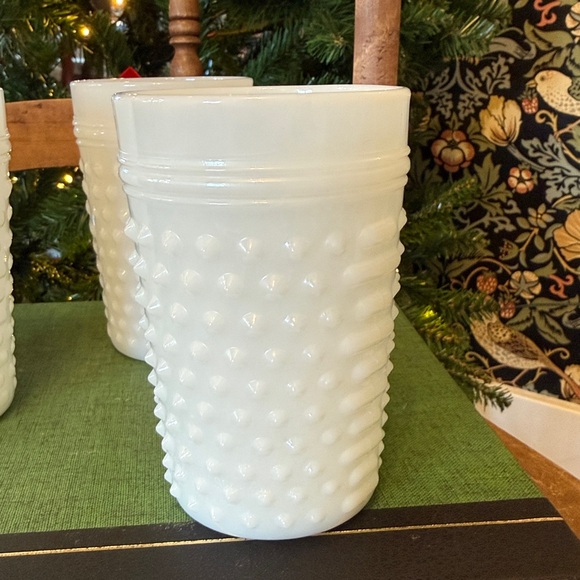 🎄1950’s Set of Four Anchor Hocking White Milk Glass Hobnail Glasses 4 1/2 inches - Picture 6 of 8